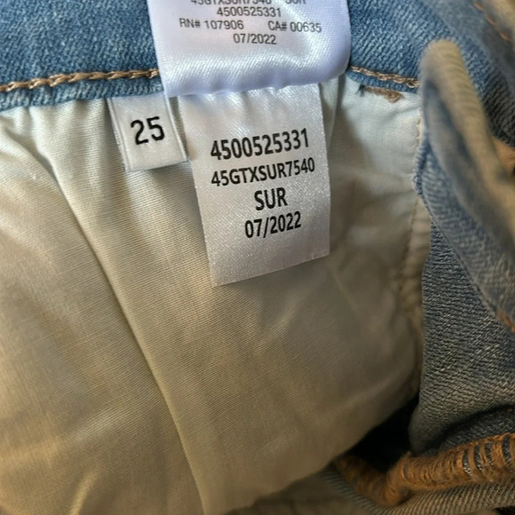 Hudson Noa Light Wash Denim - Picture 5 of 9